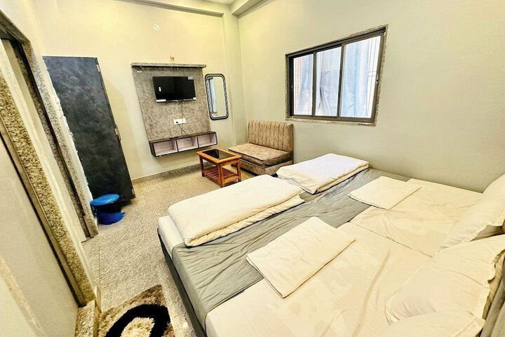 Room 32 of 59