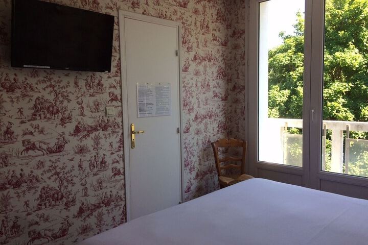 Room 9 of 34