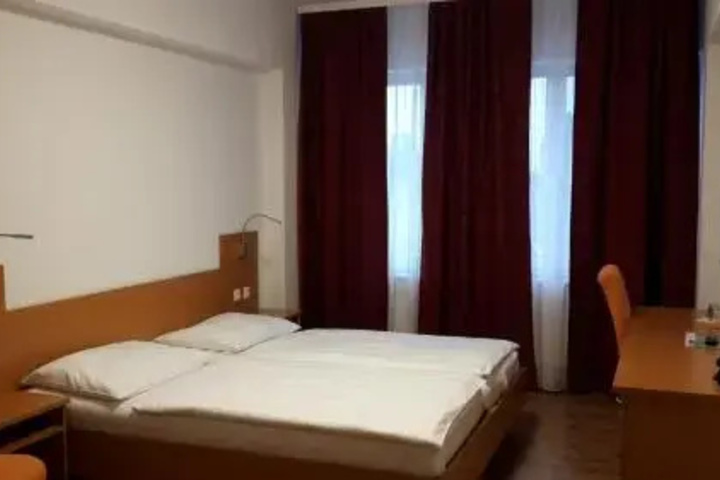 Room 15 of 26