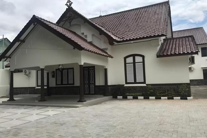 OYO 92468 Roemah Djatinegara
