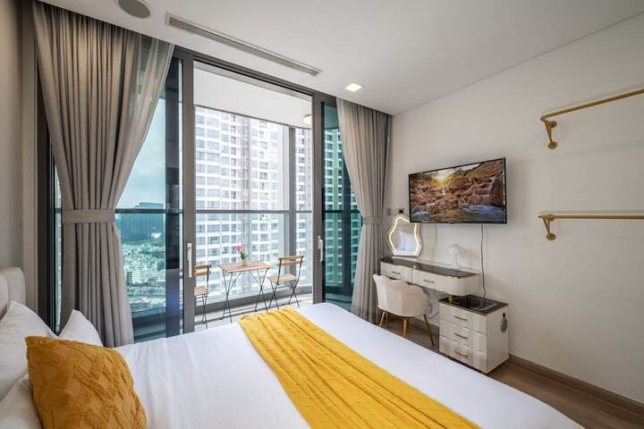 Room 21 of 243