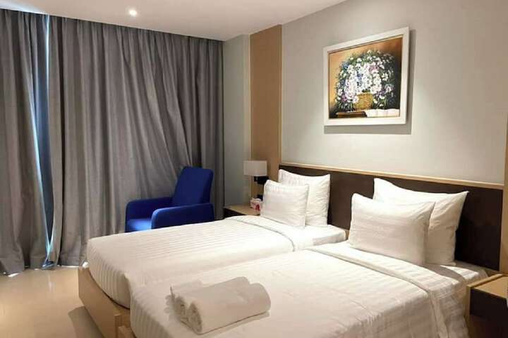 Room 3 of 37