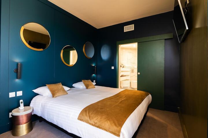 Room 8 of 35