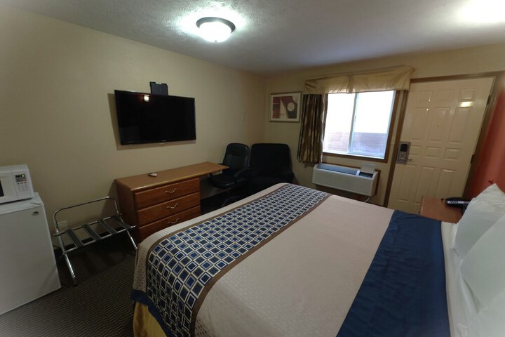 Room 11 of 36