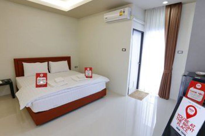 NIDA Rooms Central 353 Clock Spin