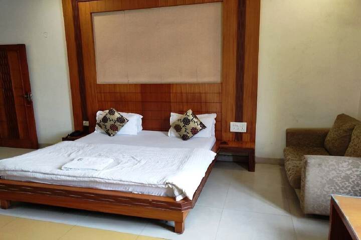 Room 6 of 19