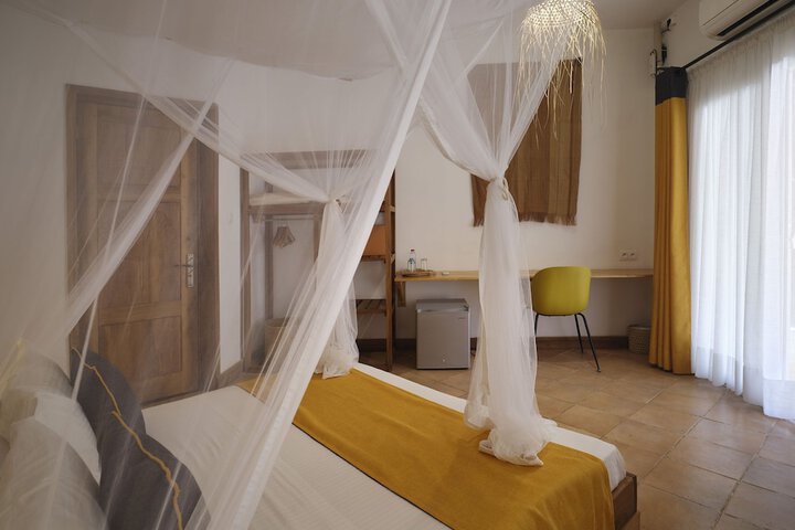Room 10 of 205