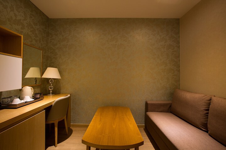 Room 46 of 145