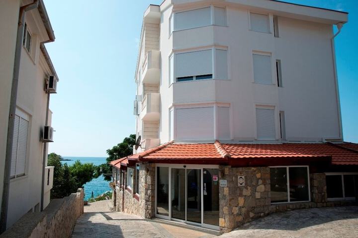 Hotel 33 of 46