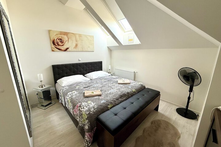 Room 12 of 48