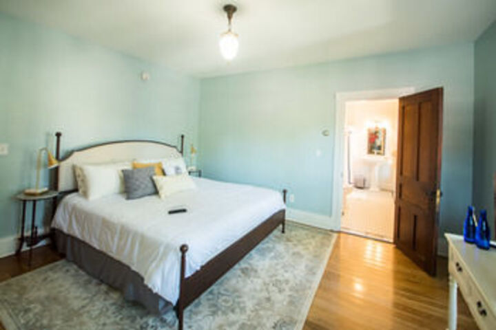 Room 33 of 61