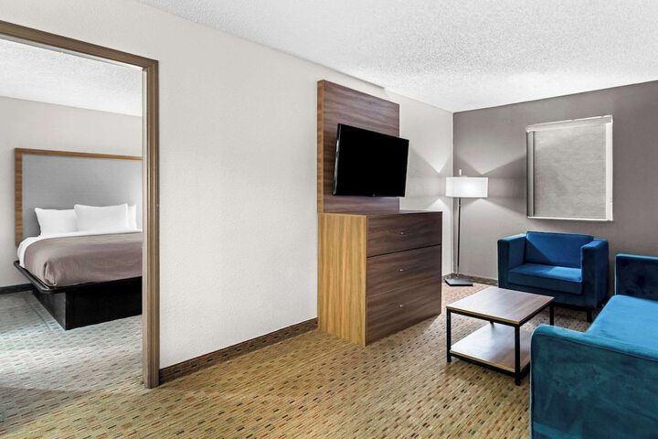 2 Queen Beds (12 of 12)