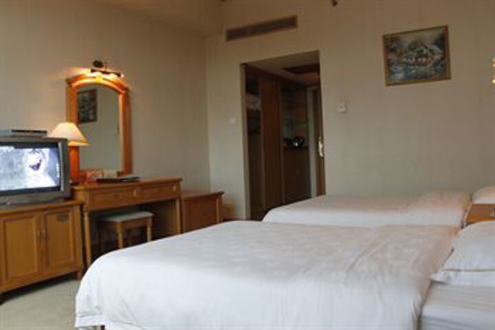Room 11 of 23