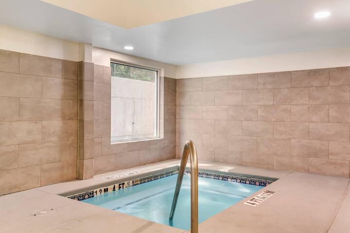 Pools & Facilities