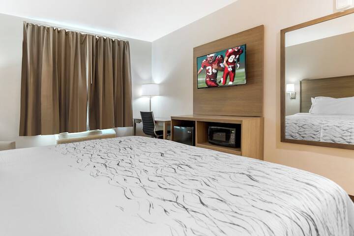 1 Queen Bed (9 of 13)