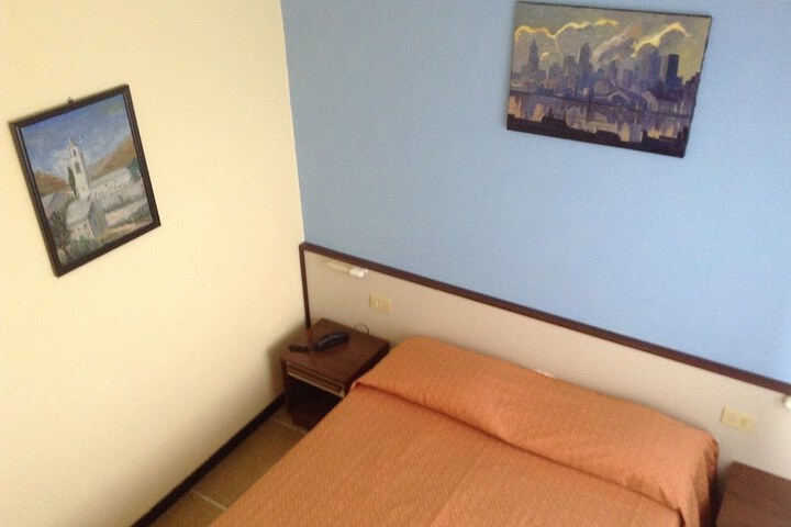 Room 14 of 65