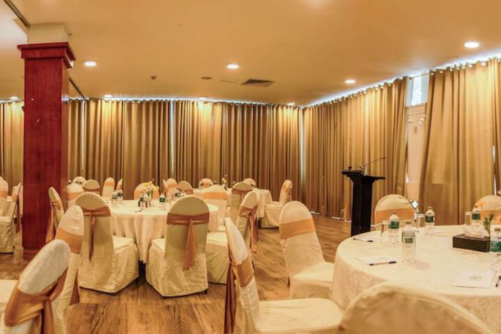 Ballroom/Hall 33 of 39