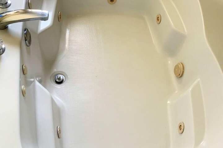 Private spa tub
