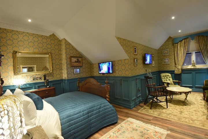 Room 15 of 42