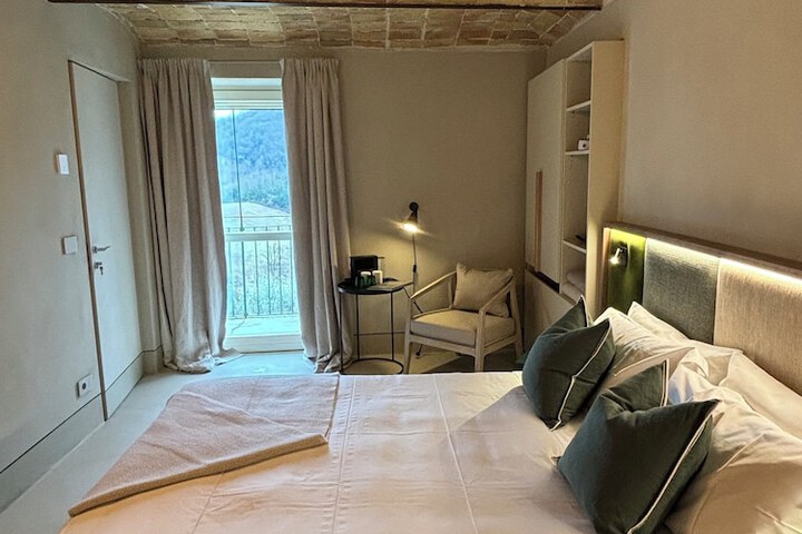 Room 12 of 62