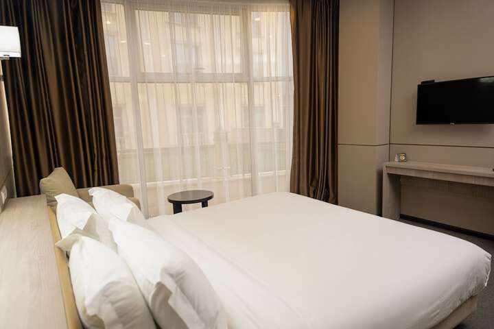 Room 16 of 35