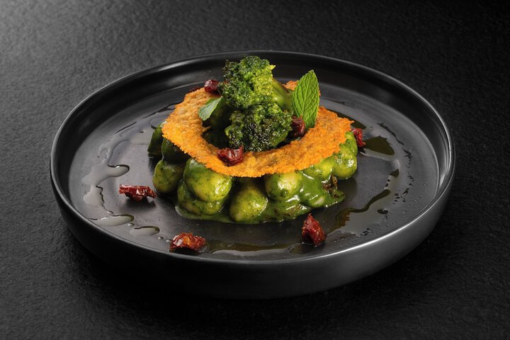 Dining 80 of 144