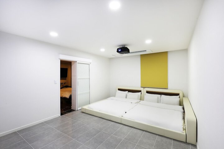 Room 12 of 49