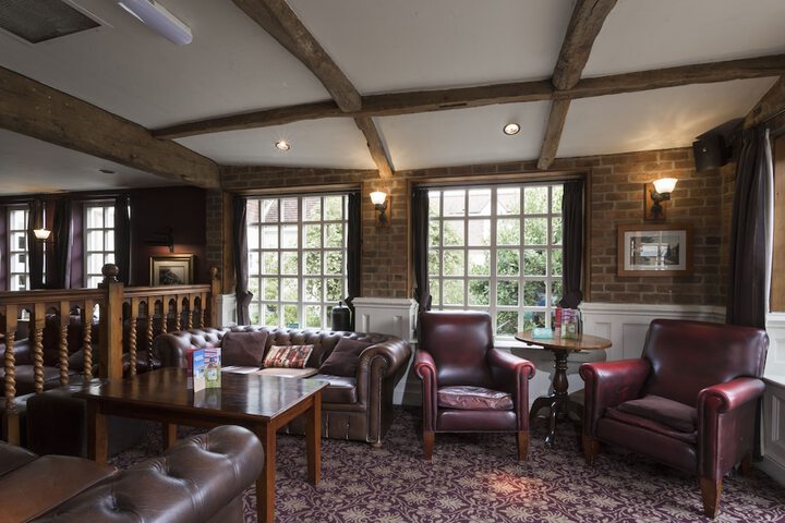 Lounge 51 of 67