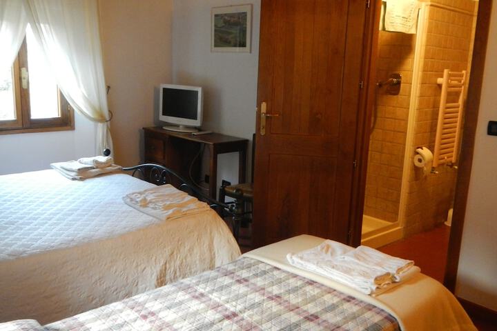 Room 6 of 63