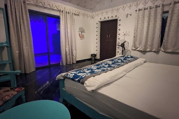 Room 6 of 31