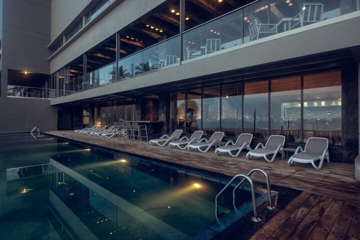 Pool 40 of 59