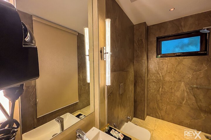 Room 85 of 111