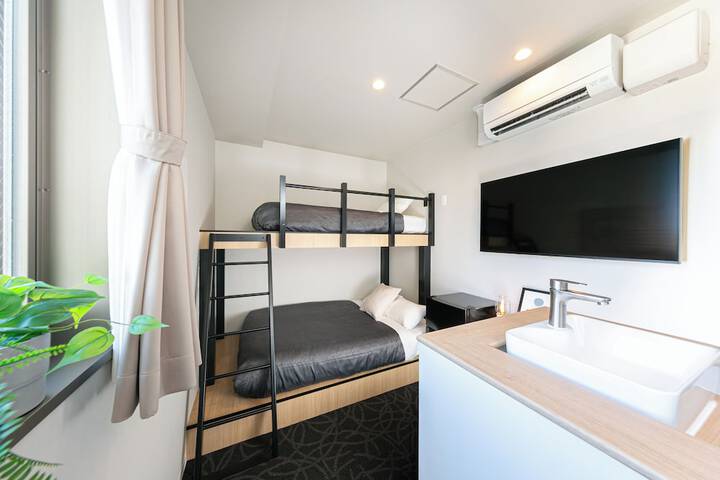 Room 28 of 144