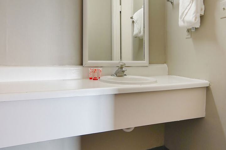 Bathroom sink