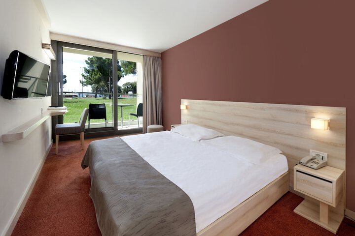Room 10 of 72