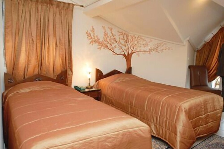 Room 4 of 23