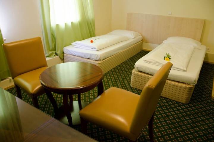 Room 4 of 9