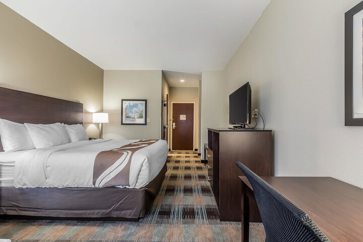 1 King Bed Accessible (8 of 11)