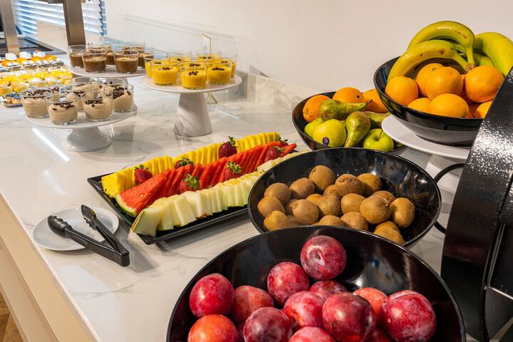 Lounge 97 of 124