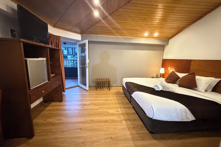 Room 12 of 73