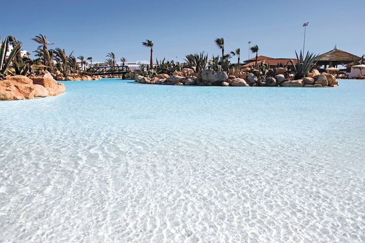 Hotel Pool