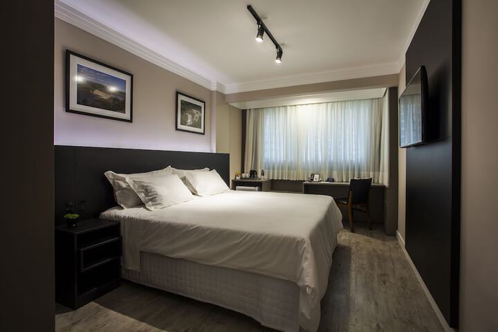 Room 9 of 90