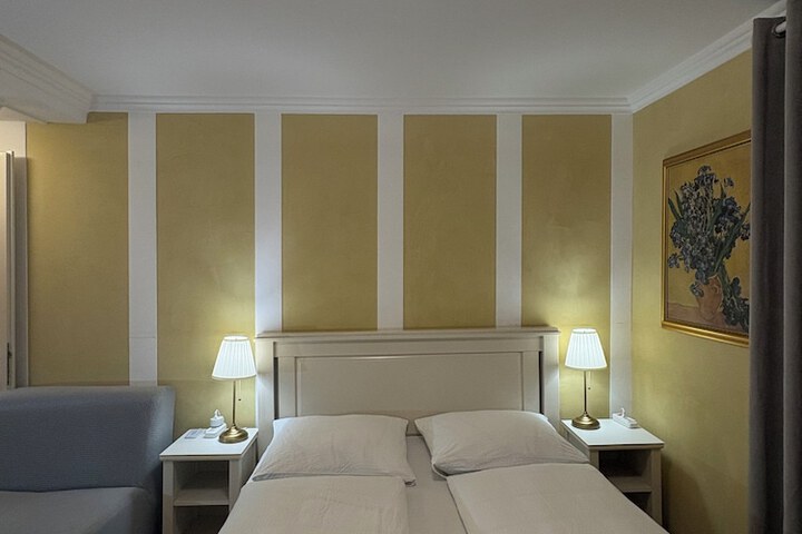 Room 102 of 266