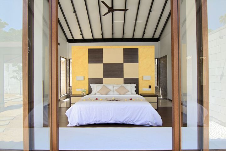 Room 8 of 48