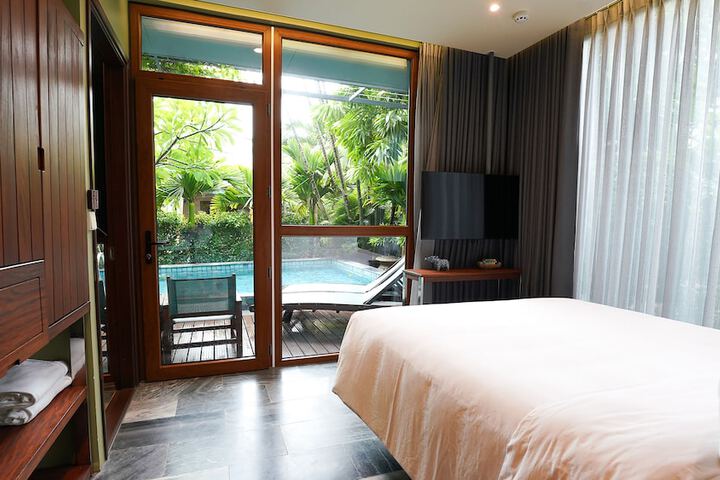 Room 20 of 156