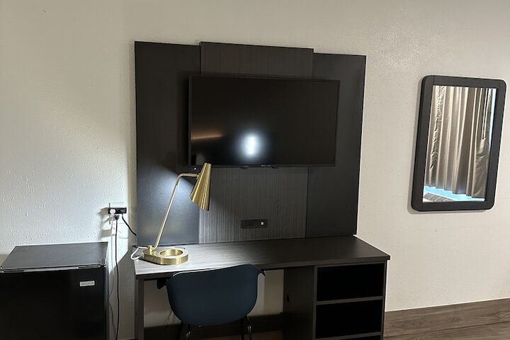 King Room Disability Accessible (7 of 27)