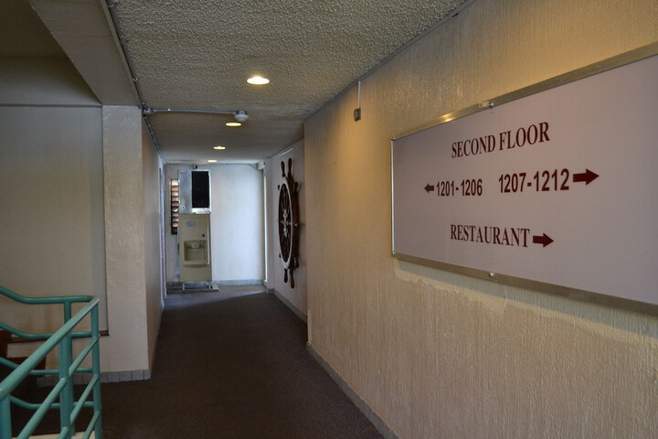 Ballroom/Hall 24 of 31