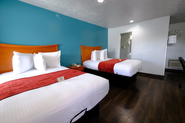 2 Double Beds (1 of 9)