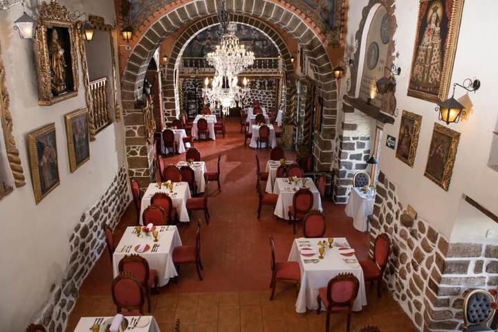 Dining 16 of 24