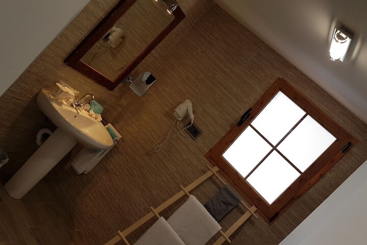 Room 9 of 106